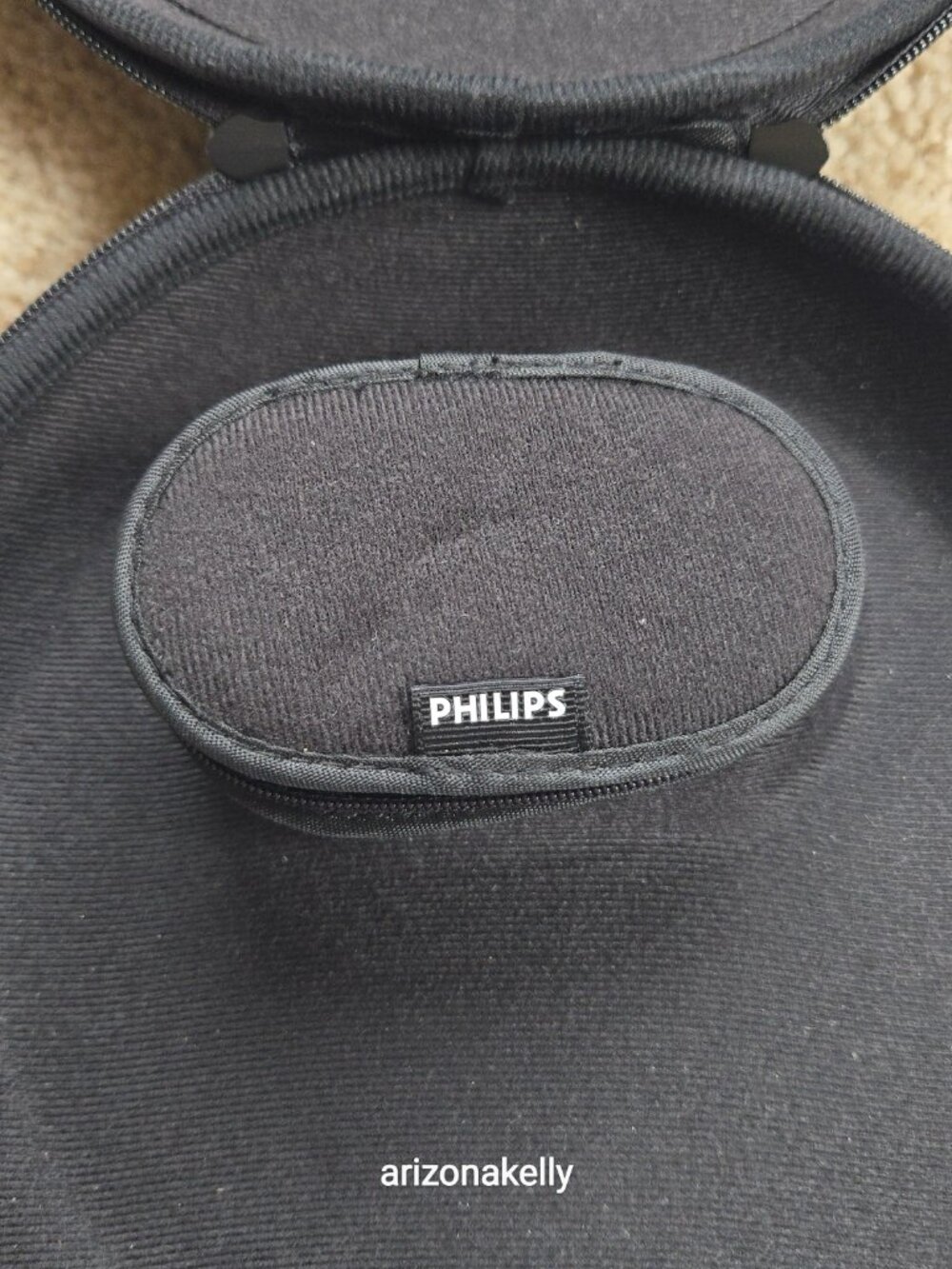 Philips Noise Canceling Headphones in Hard Case - Picture 6 of 12